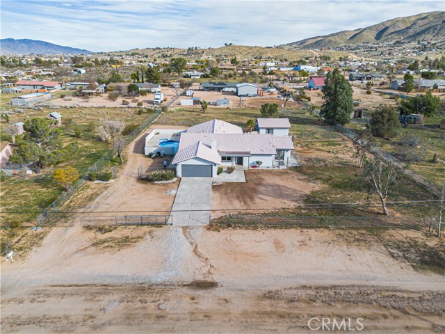 Detail Gallery Image 3 of 49 For 9515 Juniper, Apple Valley,  CA 92308 - 6 Beds | 4/1 Baths
