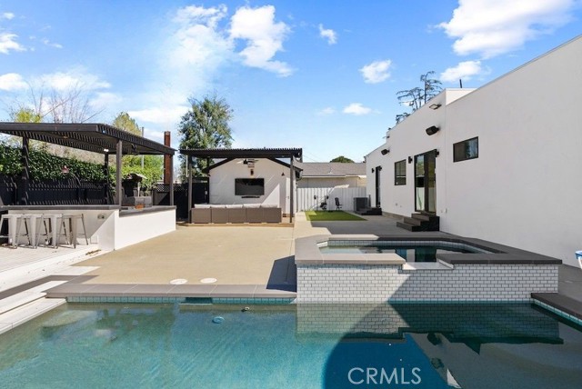 23143 Leonora Drive, Woodland Hills CA: https://media.crmls.org/medias/dbf89c39-7143-491a-a3ce-9c02780121f3.jpg
