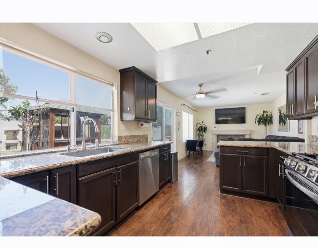 Detail Gallery Image 9 of 31 For 25970 Jumano, Moreno Valley,  CA 92551 - 4 Beds | 3 Baths