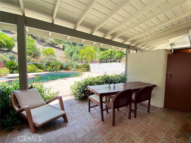 Detail Gallery Image 3 of 20 For 5323 Del Moreno Dr, Woodland Hills,  CA 91364 - 3 Beds | 3 Baths