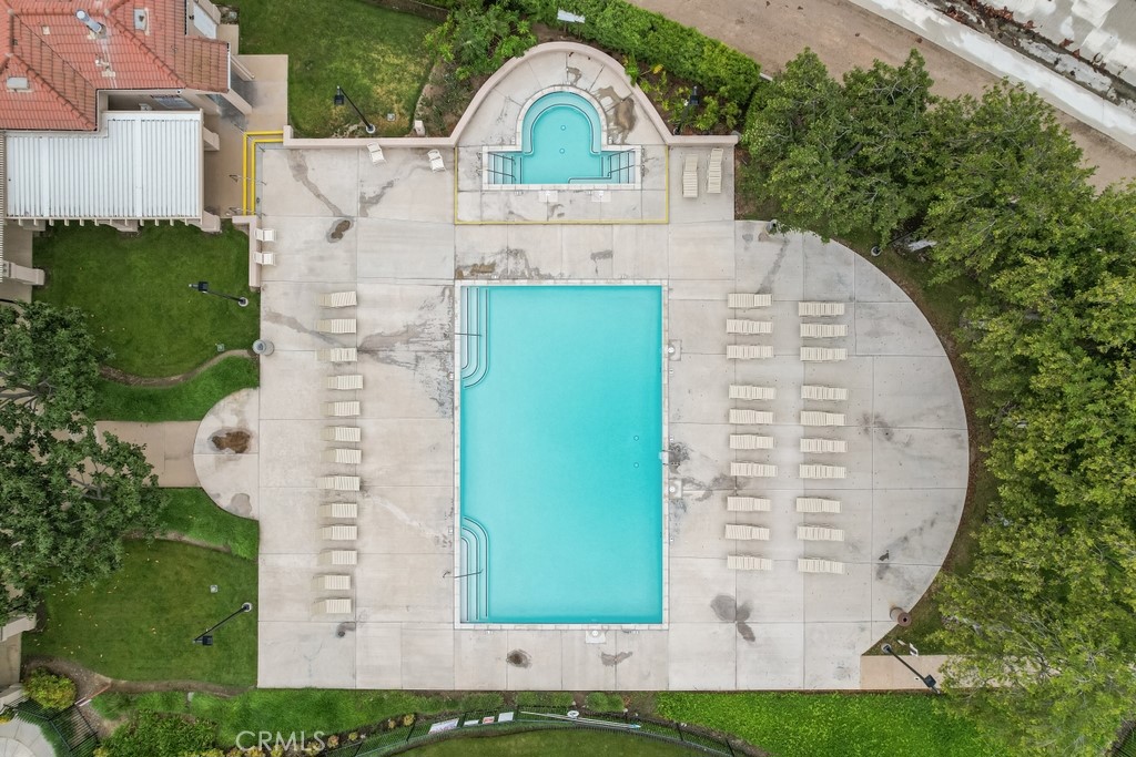 https://media.crmls.org/medias/dbfec2d9-7044-4f5d-8528-87ce3efde97c.jpg?preset=X-Large