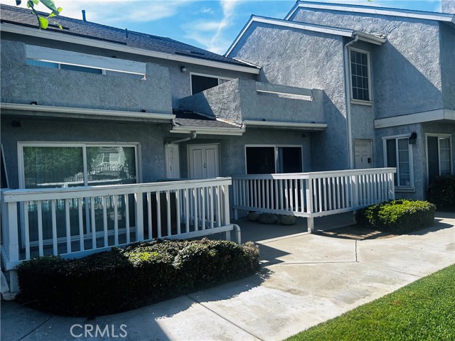 168 W Walnut Avenue, Rialto CA: https://media.crmls.org/medias/dbff368c-d172-4de3-8bec-d4545bf92f05.jpg