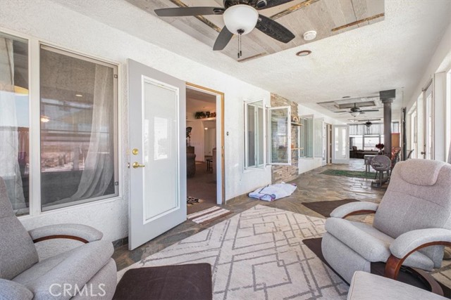 61975 La Brisa Drive, Joshua Tree CA: https://media.crmls.org/medias/dbff9426-82ee-42f5-8b72-35c5a818e5d0.jpg