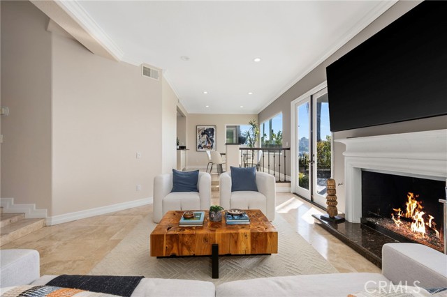 Detail Gallery Image 6 of 44 For 6230 Napoli Ct, Long Beach,  CA 90803 - 4 Beds | 4 Baths