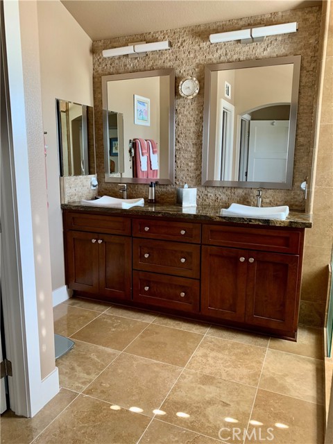 16 Teramo Court, Newport Coast CA: https://media.crmls.org/medias/dbffeca7-8e5d-482d-bd6a-7b85b2b32370.jpg