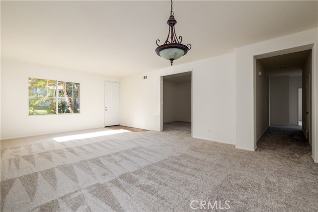 Detail Gallery Image 4 of 32 For 1411 Pinewood Dr, Corona,  CA 92881 - 4 Beds | 2 Baths