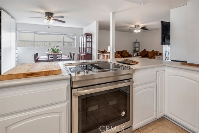 1363 N San Antonio Ave, Upland CA: https://media.crmls.org/medias/dc011d77-f25b-480e-99ff-95a097d72e45.jpg