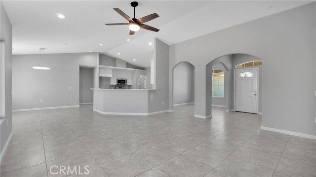 Detail Gallery Image 2 of 37 For 11181 5th Ave, Hesperia,  CA 92345 - 4 Beds | 2/1 Baths