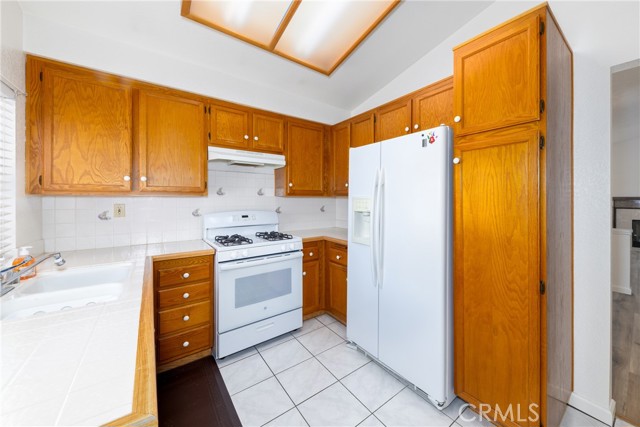 Detail Gallery Image 14 of 29 For 16880 Glennaire Ave, Victorville,  CA 92395 - 3 Beds | 2 Baths