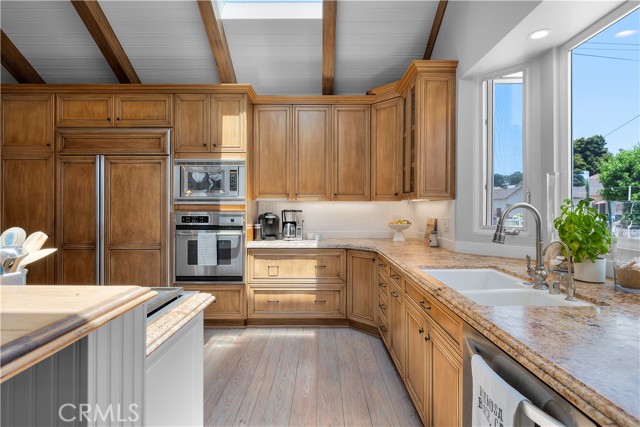 530 24th Street, Hermosa Beach CA: https://media.crmls.org/medias/dc02d0c2-1aec-4625-b622-a3579b6801fd.jpg