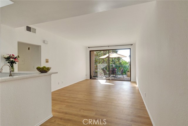 Detail Gallery Image 4 of 25 For 4200 via Arbolada #104,  Los Angeles,  CA 90042 - 1 Beds | 1 Baths
