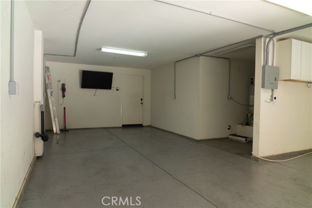 Detail Gallery Image 5 of 6 For 402 Garonne St, Oxnard,  CA 93036 - 4 Beds | 3/1 Baths