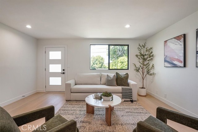 Detail Gallery Image 5 of 35 For 3560 Lavell Dr, Los Angeles,  CA 90065 - 4 Beds | 4 Baths