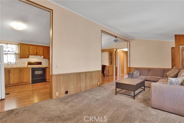 350 S Willow Avenue, Rialto CA: https://media.crmls.org/medias/dc0414a1-e787-4bab-b7d4-cf74b6f8e03b.jpg