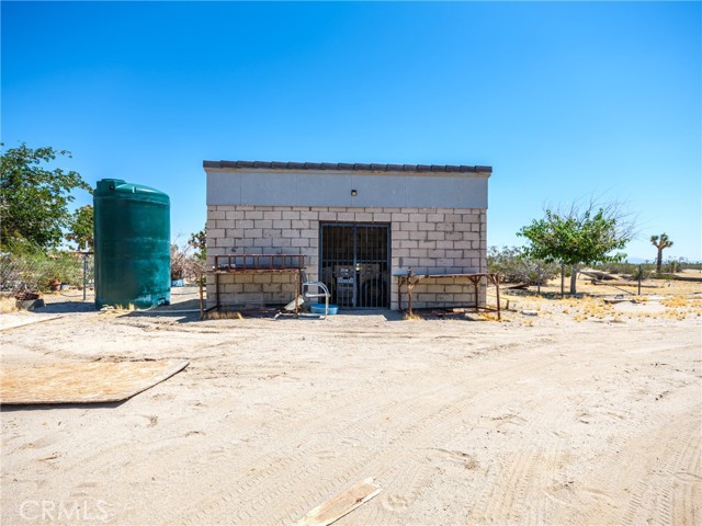 7698 Auburn Road, Adelanto, California 92301, 2 Bedrooms Bedrooms, ,1 BathroomBathrooms,Single Family Residence,For Sale,Auburn,HD23166012