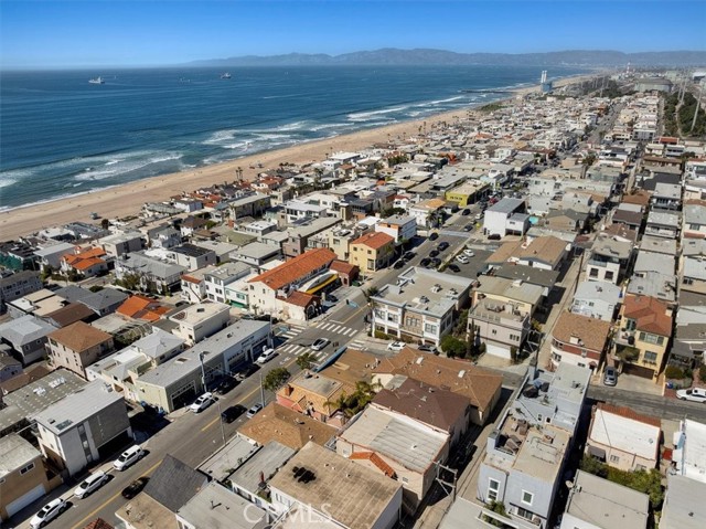 3216 Highland Avenue, Manhattan Beach CA: https://media.crmls.org/medias/dc050c33-a22a-4f9d-a490-0e7a3963237a.jpg