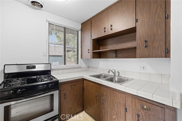 Detail Gallery Image 13 of 25 For 673 N Rosemary Ln, Burbank,  CA 91505 - 2 Beds | 1 Baths