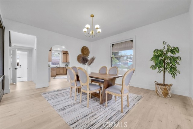 239 N San Antonio Avenue, Upland CA: https://media.crmls.org/medias/dc054c79-9d5b-4f03-aad0-362617bebcac.jpg