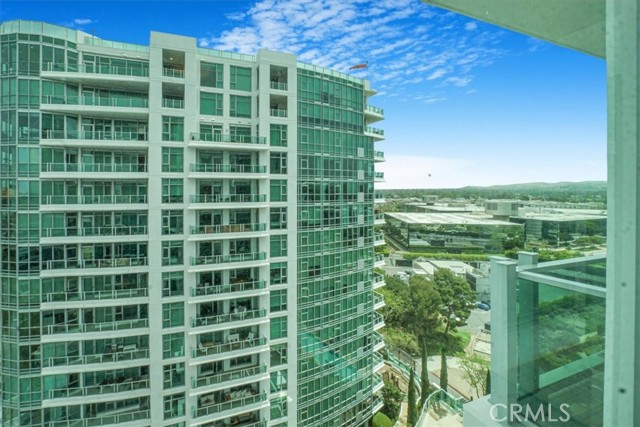 3131 Michelson Drive, Irvine CA: https://media.crmls.org/medias/dc05da04-1a78-43a6-877f-2adcd2ac68a3.jpg