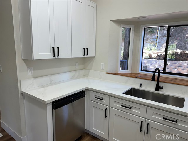 Detail Gallery Image 16 of 28 For 25094 Valle Dr, Crestline,  CA 92325 - 2 Beds | 1 Baths