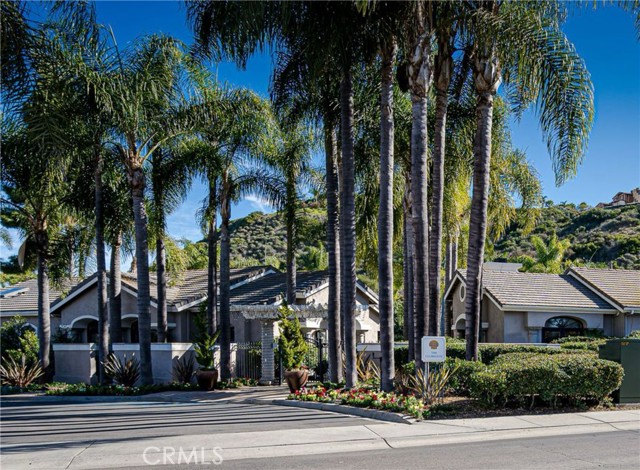 5160 Caminito Exquisito, San Diego CA: https://media.crmls.org/medias/dc0706f1-2b55-4afd-8365-f64fcfa9647e.jpg