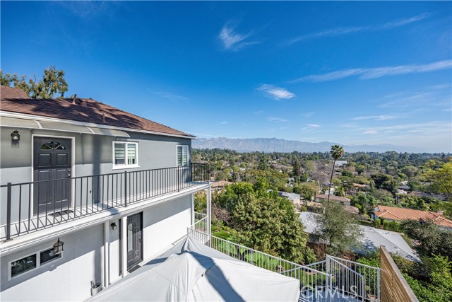 Detail Gallery Image 5 of 56 For 334 Anita Dr, Pasadena,  CA 91105 - 6 Beds | 5 Baths