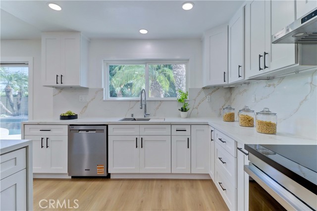 11428 Snowdrop Avenue, Fountain Valley CA: https://media.crmls.org/medias/dc087f7f-d109-4157-b28d-eb5baadd1c97.jpg