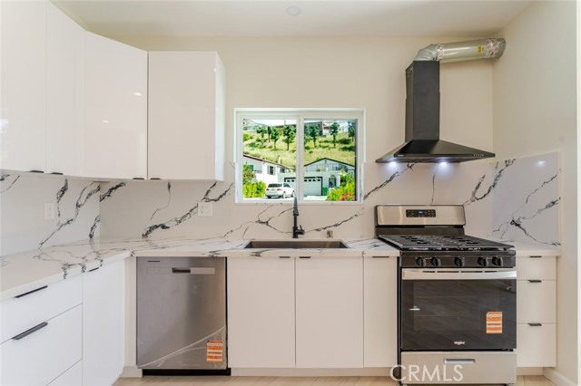 Detail Gallery Image 9 of 33 For 10787 Las Lunitas Ave, Tujunga,  CA 91042 - 2 Beds | 1/1 Baths