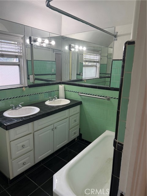 Detail Gallery Image 11 of 32 For 1437 Greenfield Ave, Los Angeles,  CA 90025 - – Beds | – Baths