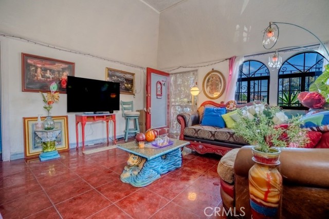 628 E 76th Place, Los Angeles CA: https://media.crmls.org/medias/dc0a6f7e-8503-4d20-80fd-f8264c842ac6.jpg