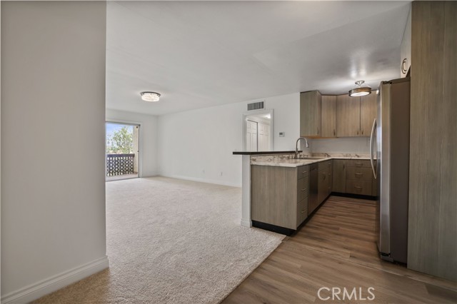 Detail Gallery Image 3 of 33 For 23515 Lyons #281,  Valencia,  CA 91355 - 2 Beds | 2 Baths