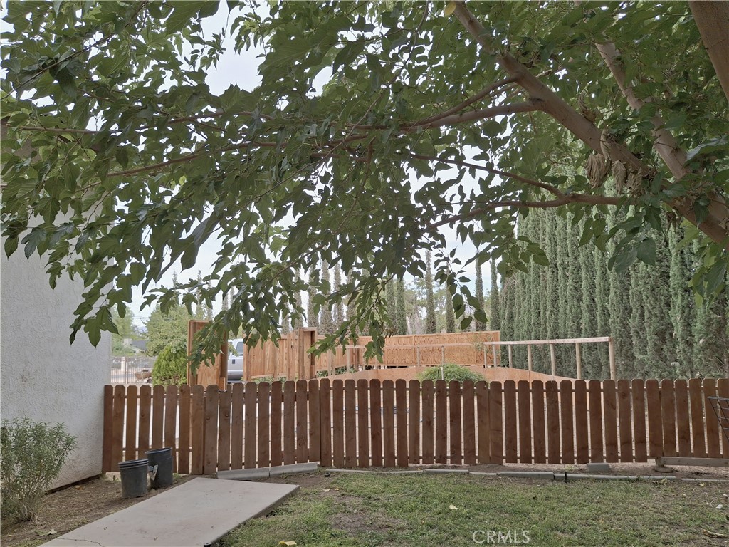 https://media.crmls.org/medias/dc0bdf36-b73c-450f-bc5b-4d916e0ec77d.jpg?preset=X-Large