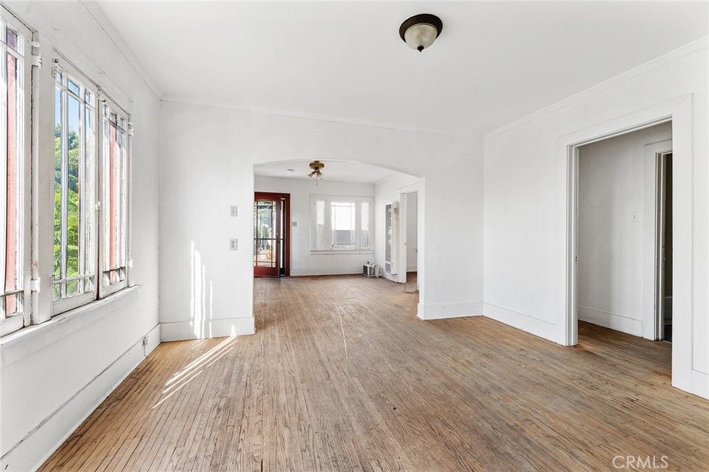 https://media.crmls.org/medias/dc0bf161-35fe-4c2b-a37d-2ffed5bb7f76.jpg?preset=X-Large