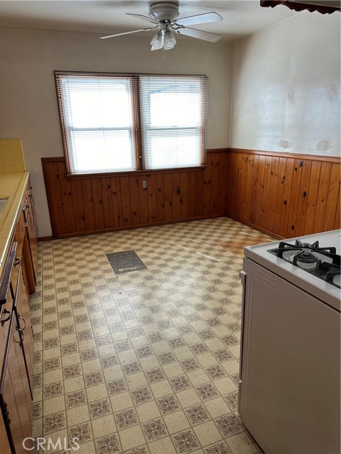 5412 Fallbrook Avenue photo 3