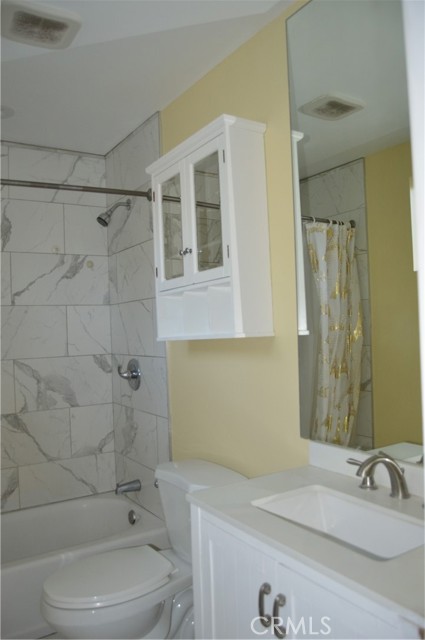 24758 Chestnut St, Newhall CA: https://media.crmls.org/medias/dc0c7979-4593-4736-a93c-dd2d795204c3.jpg