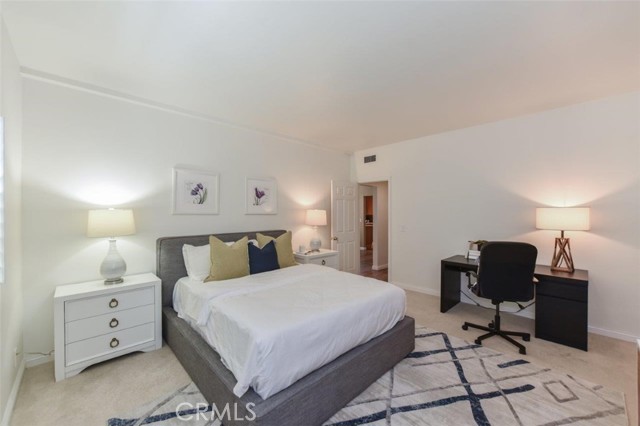14237 Burbank Boulevard, 1 photo 5