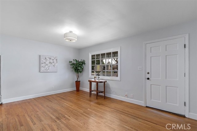 1917 N Britton Drive, Long Beach CA: https://media.crmls.org/medias/dc0ccf61-2425-4c8b-9dea-61a950148364.jpg