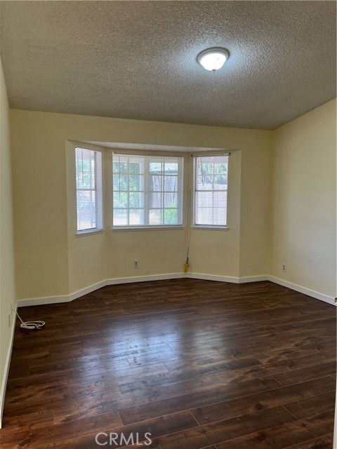 924 N Quince Avenue, Rialto CA: https://media.crmls.org/medias/dc0d61ec-3902-4a90-aa69-4d867f9bf12d.jpg