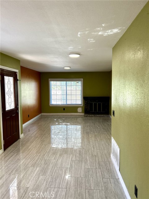 Detail Gallery Image 3 of 11 For 1211 South Althea Avenue, Rialto,  CA 92376 - 3 Beds | 2 Baths