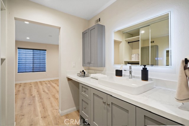 Detail Gallery Image 5 of 18 For 21400 Burbank Bld #115,  Woodland Hills,  CA 91367 - 1 Beds | 1 Baths
