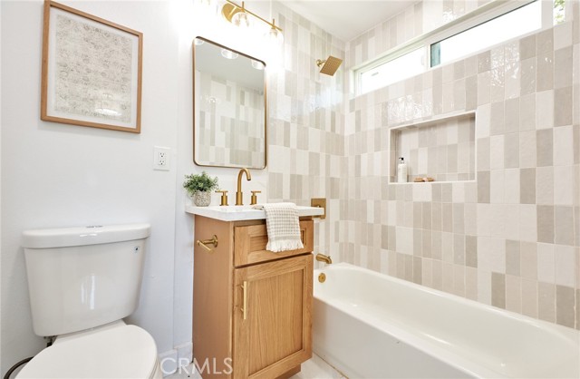 1403 N Siesta Avenue, La Puente CA: https://media.crmls.org/medias/dc102106-e587-4ddc-8fa9-be24b38d4935.jpg