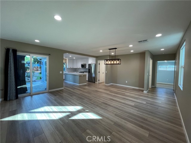 Detail Gallery Image 7 of 33 For 5108 Serrania, Woodland Hills,  CA 91364 - 2 Beds | 3 Baths