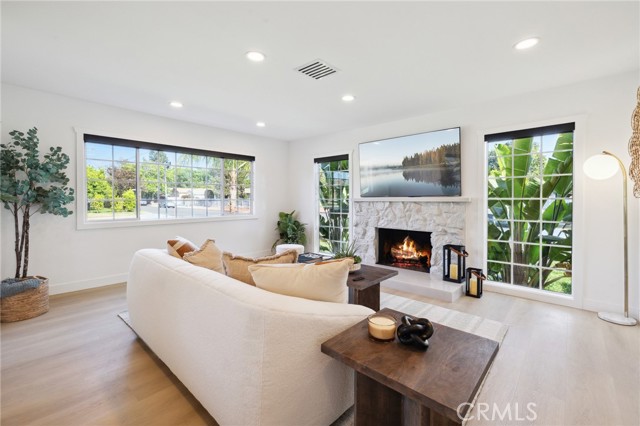 6105 Bellingham Avenue, North Hollywood CA: https://media.crmls.org/medias/dc11782b-dccd-46b6-98e3-cac66e22fcd2.jpg