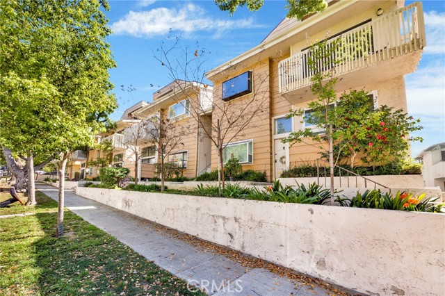 Detail Gallery Image 3 of 47 For 456 E San Jose Ave #B,  Burbank,  CA 91501 - 2 Beds | 2 Baths