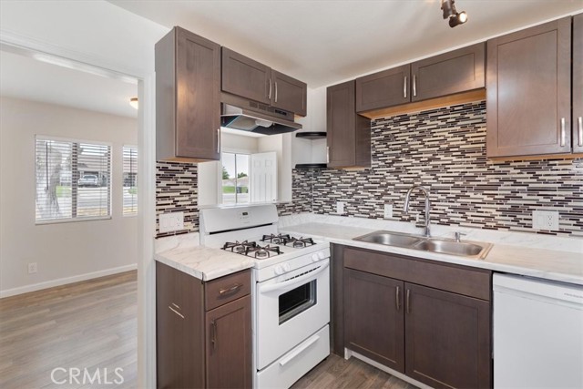 Detail Gallery Image 8 of 22 For 43324 45th St, Lancaster,  CA 93536 - 3 Beds | 3 Baths