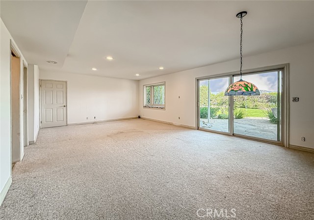 27014 Helmond Drive, Calabasas CA: https://media.crmls.org/medias/dc13b0f7-61e3-4062-9a16-d7d554fd204e.jpg
