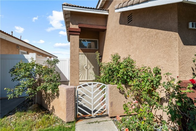 815 Autumn Lane, Corona CA: https://media.crmls.org/medias/dc1402e7-a3b3-4d19-9b83-ad5be03a2dd7.jpg