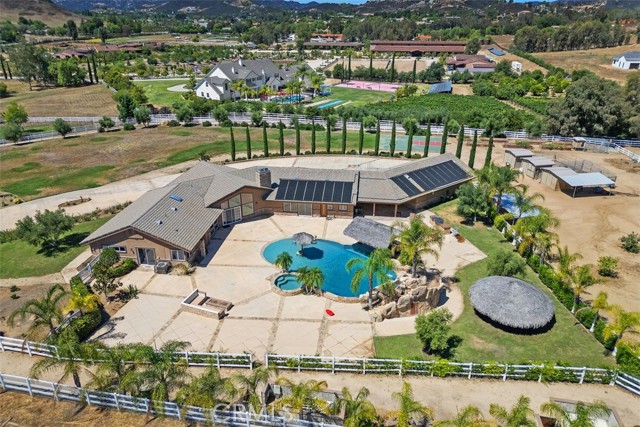 37789 Avenida La Cresta, Murrieta CA: https://media.crmls.org/medias/dc142390-df2a-48b0-accc-8959eaf6c4a4.jpg