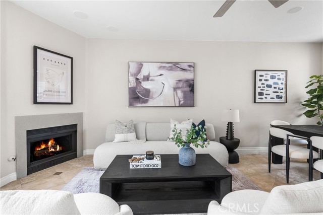 Detail Gallery Image 2 of 23 For 406 E Bay Ave #10,  Newport Beach,  CA 92661 - 2 Beds | 2/1 Baths