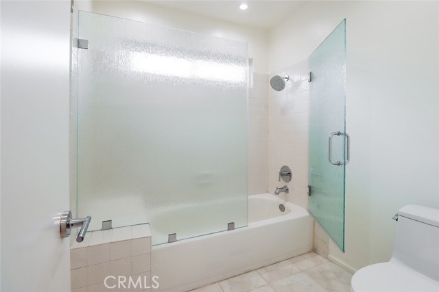 Detail Gallery Image 22 of 31 For 21500 Califa St #135,  Woodland Hills,  CA 91367 - 2 Beds | 2 Baths